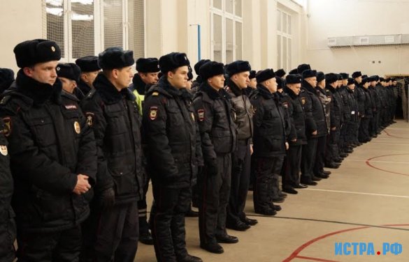 Сто сотрудников полиции обеспечили порядок на Рождество